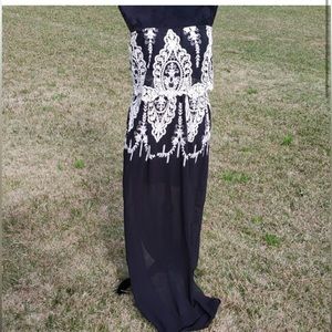 Beautiful black strapless dress w off white lace L